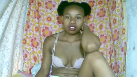 Snapshot of franciefrancie chatting on 11/18/25, 06:18 francilla online show from 11/18/25, 06:18