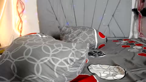 francihot4 online show from 12/16/25, 02:16