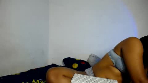 Snapshot of francihot4 chatting on 06/10/26, 02:01 francihot4 online show from 06/10/26, 02:01