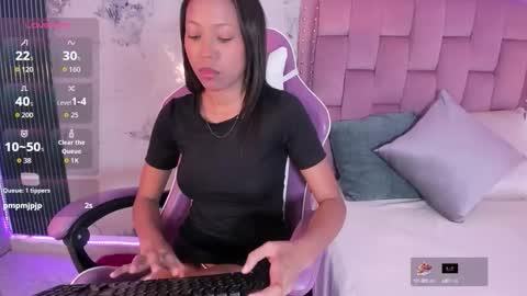 Snapshot of francis_leams chatting on 09/16/25, 07:26 Laura online show from 09/16/25, 07:26