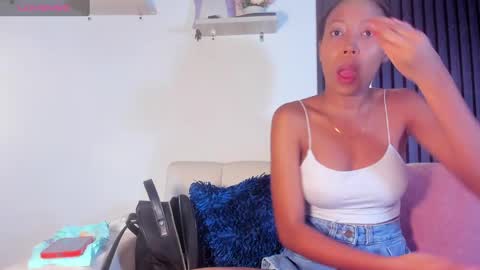 Snapshot of francis_leams chatting on 10/05/25, 12:25 Laura online show from 10/05/25, 12:25