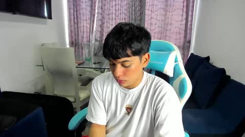 Snapshot of franco_rizzo01 chatting on 02/23/25, 10:20 frank online show from 02/23/25, 10:20