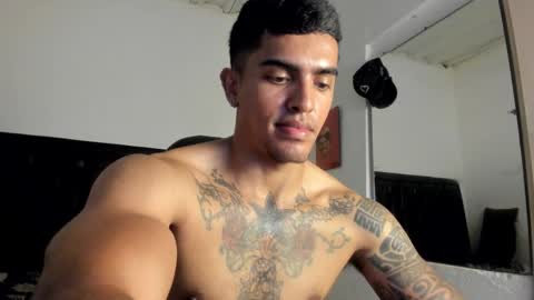 Snapshot of franco_ruiz_ chatting on 02/15/25, 03:52 franco online show from 02/15/25, 03:52