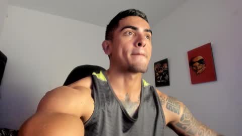 Snapshot of franco_ruiz_ chatting on 12/16/25, 12:26 franco online show from 12/16/25, 12:26