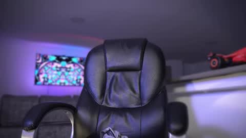 Frank Farrell. Hey remember to give me a thumbs up Ty online show from 10/10/25, 08:24