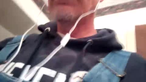 Famous Blue Eyes online show from 04/07/26, 02:34