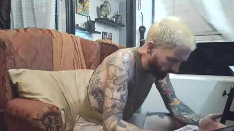 Frankie DRay   LikeFollowShareBuild online show from 06/18/26, 04:57