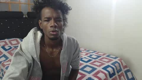 Snapshot of franklatino_1 chatting on 02/10/25, 11:36 FRANK online show from 02/10/25, 11:36