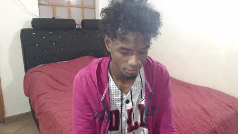 Snapshot of franklatino_1 chatting on 03/10/25, 02:05 FRANK online show from 03/10/25, 02:05