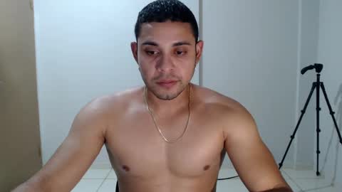 Snapshot of fransexxx69 chatting on 02/25/25, 12:25 Fransexxx online show from 02/25/25, 12:25