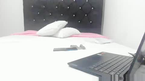 Snapshot of franyjuly chatting on 01/09/25, 03:36 franyjuly online show from 01/09/25, 03:36