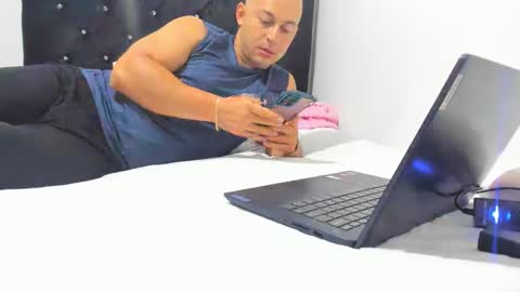 Snapshot of franyjuly chatting on 01/10/25, 02:14 franyjuly online show from 01/10/25, 02:14