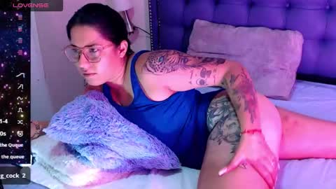 Snapshot of franysteell chatting on 11/30/25, 01:42 FRANY STEELL online show from 11/30/25, 01:42