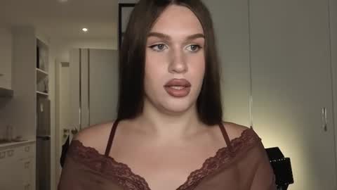 I am franzeva  online show from 06/25/26, 11:48