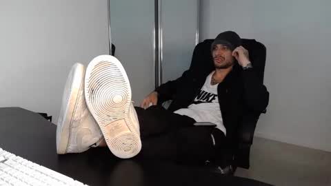 Snapshot of fraser_guilen chatting on 02/04/25, 03:00 Fraser online show from 02/04/25, 03:00