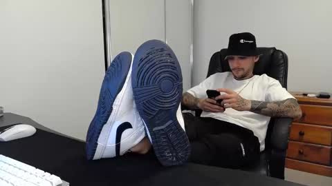 Snapshot of fraser_guilen chatting on 02/24/25, 12:59 Fraser online show from 02/24/25, 12:59