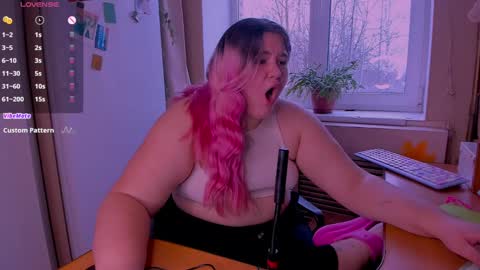 Snapshot of freakcute_friends chatting on 12/20/24, 10:27 Alice online show from 12/20/24, 10:27