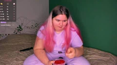 Snapshot of freakcute_friends chatting on 01/14/25, 02:00 Alice online show from 01/14/25, 02:00