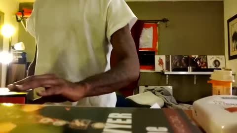 Snapshot of freakeazy chatting on 01/11/26, 09:53 freakeazy online show from 01/11/26, 09:53