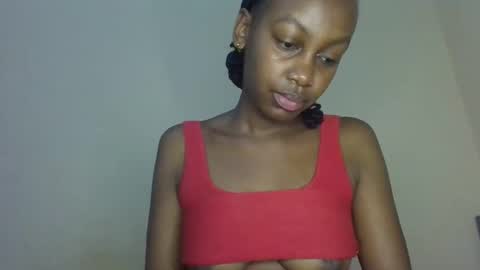 Snapshot of freaky_beauty chatting on 05/26/26, 04:03 freaky_beauty online show from 05/26/26, 04:03