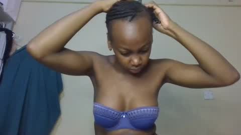 Snapshot of freaky_beauty chatting on 06/19/26, 03:11 freaky_beauty online show from 06/19/26, 03:11