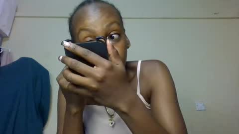 Snapshot of freaky_beauty chatting on 07/04/26, 04:07 freaky_beauty online show from 07/04/26, 04:07