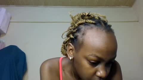 Snapshot of freaky_beauty chatting on 07/23/26, 07:06 freaky_beauty online show from 07/23/26, 07:06