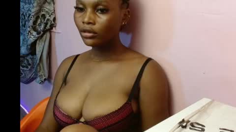 Snapshot of freaky_luna chatting on 10/26/25, 12:44 luna online show from 10/26/25, 12:44