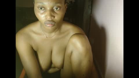 Snapshot of freaky_luna chatting on 11/20/25, 04:23 luna online show from 11/20/25, 04:23