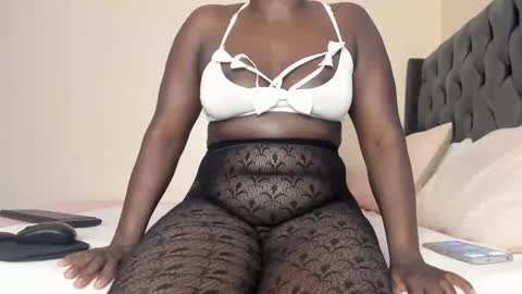 Snapshot of freaky_maria chatting on 12/24/24, 10:22 Maria online show from 12/24/24, 10:22