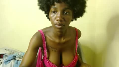 Snapshot of freaky_shamzzy chatting on 11/17/25, 01:11 shamika online show from 11/17/25, 01:11