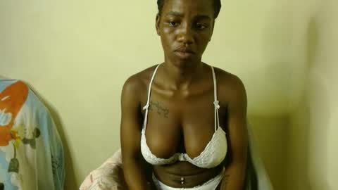 Snapshot of freaky_shamzzy chatting on 12/16/25, 03:17 shamika online show from 12/16/25, 03:17