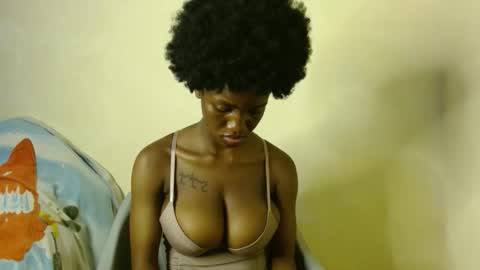 Snapshot of freaky_shamzzy chatting on 12/17/25, 03:23 shamika online show from 12/17/25, 03:23