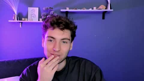 Snapshot of fred_strong chatting on 12/18/25, 08:37 Freddy online show from 12/18/25, 08:37