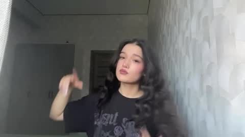 Mia online show from 06/08/26, 05:08