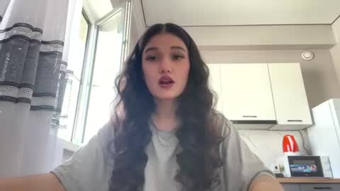 Mia online show from 07/04/26, 05:13