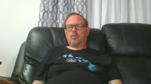 Snapshot of freddieknuck chatting on 05/06/26, 04:08 Just Fred online show from 05/06/26, 04:08