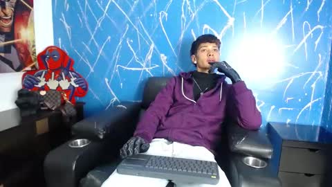 Snapshot of freddkane chatting on 02/07/25, 12:17 Freddkane online show from 02/07/25, 12:17