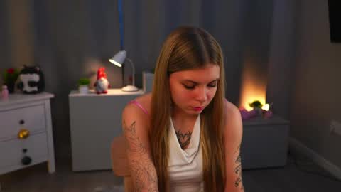 Hey im Olivia im glat to see you in mu room3 online show from 04/22/26, 02:18