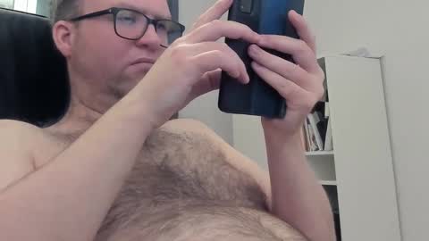 Snapshot of fredrik386959 chatting on 01/17/25, 04:04 Fredrik online show from 01/17/25, 04:04