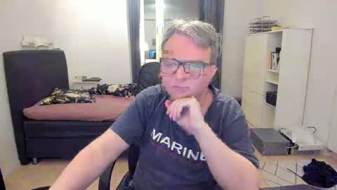 Snapshot of fredrik386959 chatting on 02/02/25, 06:53 Fredrik online show from 02/02/25, 06:53