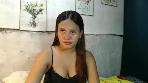 Snapshot of freesiaa chatting on 09/26/25, 12:14 Yesia online show from 09/26/25, 12:14