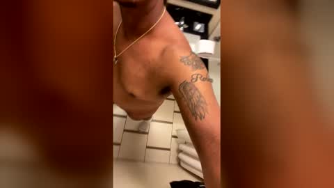 Snapshot of freewild999 chatting on 02/15/26, 05:04 freewild999 online show from 02/15/26, 05:04