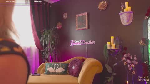 Louise or Lou 3 online show from 03/26/26, 11:38