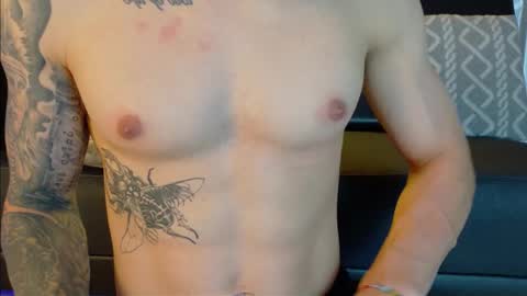 Snapshot of french_sexx chatting on 10/25/25, 07:38 Xavier online show from 10/25/25, 07:38