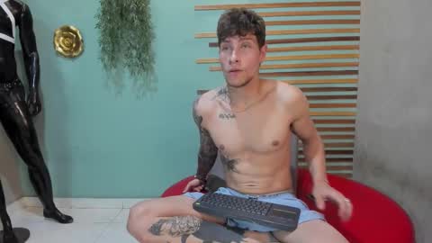 Snapshot of french_sexx chatting on 11/03/25, 07:15 Xavier online show from 11/03/25, 07:15