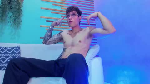 Snapshot of french_sexx chatting on 11/18/25, 07:18 Xavier online show from 11/18/25, 07:18