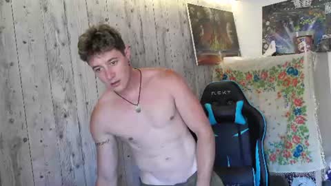 Snapshot of frenchhornybibs chatting on 07/11/26, 01:14 French Horny Bibs online show from 07/11/26, 01:14