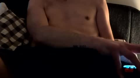 Snapshot of frenchymontreal chatting on 01/12/26, 01:27 frenchymontreal online show from 01/12/26, 01:27