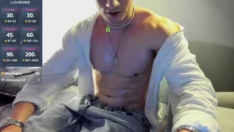 Snapshot of fresh_b1ood chatting on 11/24/25, 07:46 Alex or Andrzej online show from 11/24/25, 07:46